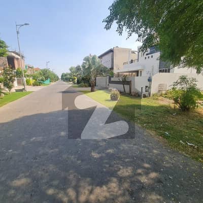 70 FT ROAD ONE KANAL PLOT FOR SALE IN LOCATED DHA PHASE 8 BLOCK S PLOT NO 820