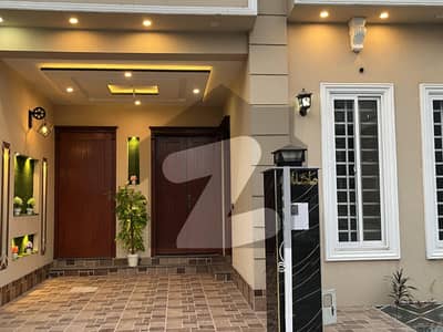 اتحاد ٹاؤن فیز 1 - بلاک ای اتحاد ٹاؤن فیز ١,اتحاد ٹاؤن,رائیونڈ روڈ,لاہور میں 4 کمروں کا 5 مرلہ مکان 3.1 کروڑ میں برائے فروخت۔