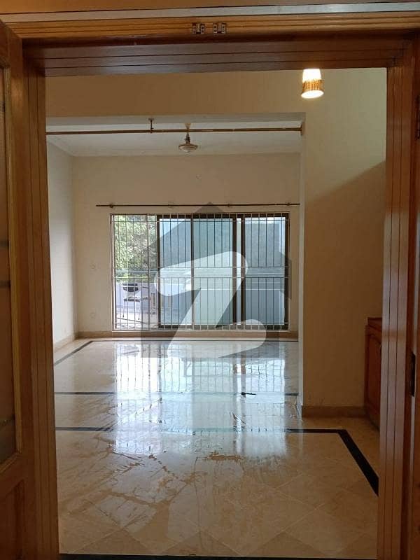 BEAUTIFUL UPPER PORTION FOR RENT BEAUTIFUL UPPER PORTION FOR RENT