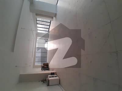 شہید ملت روڈ کراچی میں 9 مرلہ دفتر 6.3 لاکھ میں کرایہ پر دستیاب ہے۔