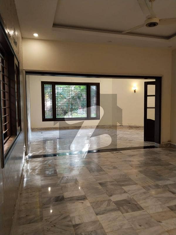 3 BEDROOM MARBALE FLOORING SAPRATE INTRNCE 3 BEDROOM MARBALE FLOORING SAPRATE INTRNCE