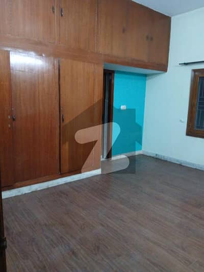 چکلالہ سکیم 3 چکلالہ سکیم,راولپنڈی میں 3 کمروں کا 1 کنال بالائی پورشن 80.0 ہزار میں کرایہ پر دستیاب ہے۔