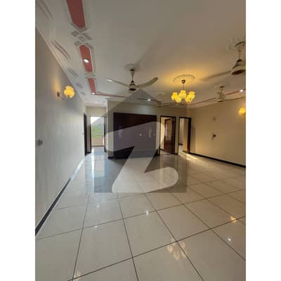 300 YARDS UPPER PORTION AVAILABLE FOR RENT DHA PHASE 7 EXT