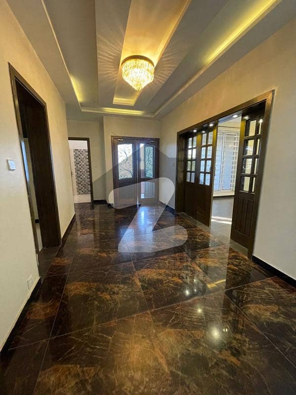 14 MARLA LUXURY GROUND FLOOR FOR RENT