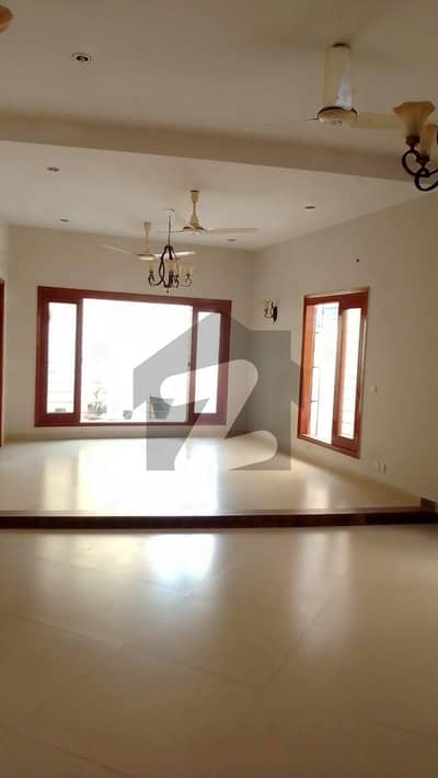 FULLY RENOVATED 5 BEDROOMS 500 YARDS BUNGALOW FOR RENT IN PHASE 6