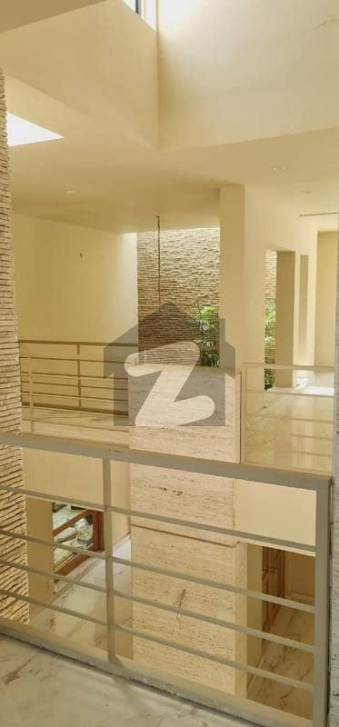 F-7 FRONT OPEN BEAUTIFUL HOUSE FOR SALE PRIME LOCATION