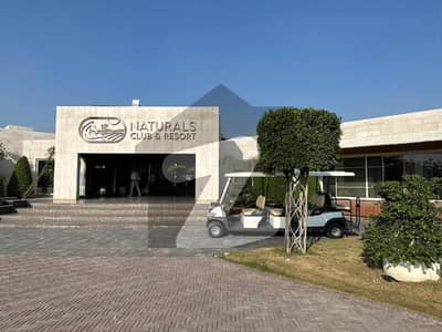 نیچرل کلب اینڈ ریزورٹ فیصل آباد میں 4 کنال فارم ہاؤس 6.8 کروڑ میں برائے فروخت۔