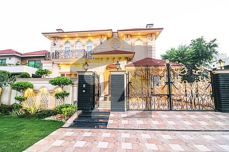 ONE KANAL ROYAL BUNGALOW NEAR COMMECIAL & MARKET ONE KANAL ROYAL BUNGALOW NEAR COMMECIAL & MARKET