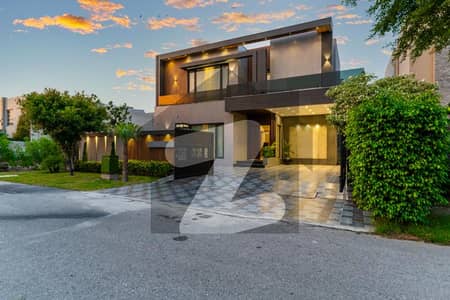 ڈی ایچ اے فیز 7 ڈیفنس (ڈی ایچ اے),لاہور میں 5 کمروں کا 1 کنال مکان 5.7 کروڑ میں برائے فروخت۔