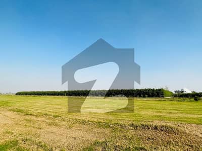 7.5 Kanal Farm House Available For Sale