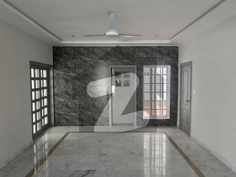 ای ۔ 7 اسلام آباد میں 5 کمروں کا 2 کنال مکان 7.5 لاکھ میں کرایہ پر دستیاب ہے۔ ای ۔ 7 اسلام آباد میں 5 کمروں کا 2 کنال مکان 7.5 لاکھ میں کرایہ پر دستیاب ہے۔