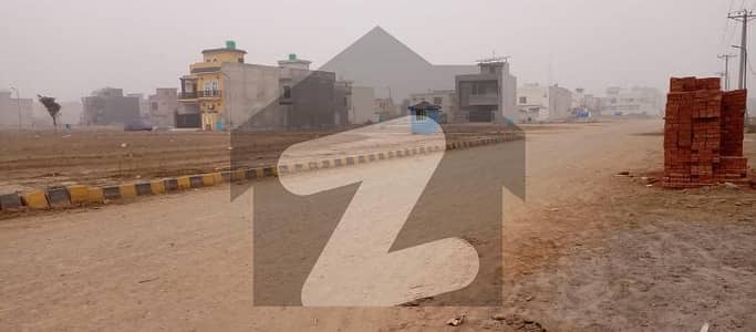 ویلینشیاء ہاؤسنگ سوسائٹی لاہور میں 2 کنال رہائشی پلاٹ 6.5 کروڑ میں برائے فروخت۔