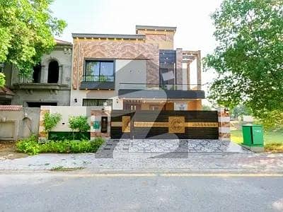بحریہ ٹاؤن جینیپر بلاک بحریہ ٹاؤن سیکٹر سی,بحریہ ٹاؤن,لاہور میں 5 کمروں کا 10 مرلہ مکان 3.4 کروڑ میں برائے فروخت۔ بحریہ ٹاؤن جینیپر بلاک بحریہ ٹاؤن سیکٹر سی,بحریہ ٹاؤن,لاہور میں 5 کمروں کا 10 مرلہ مکان 3.4 کروڑ میں برائے فروخت۔