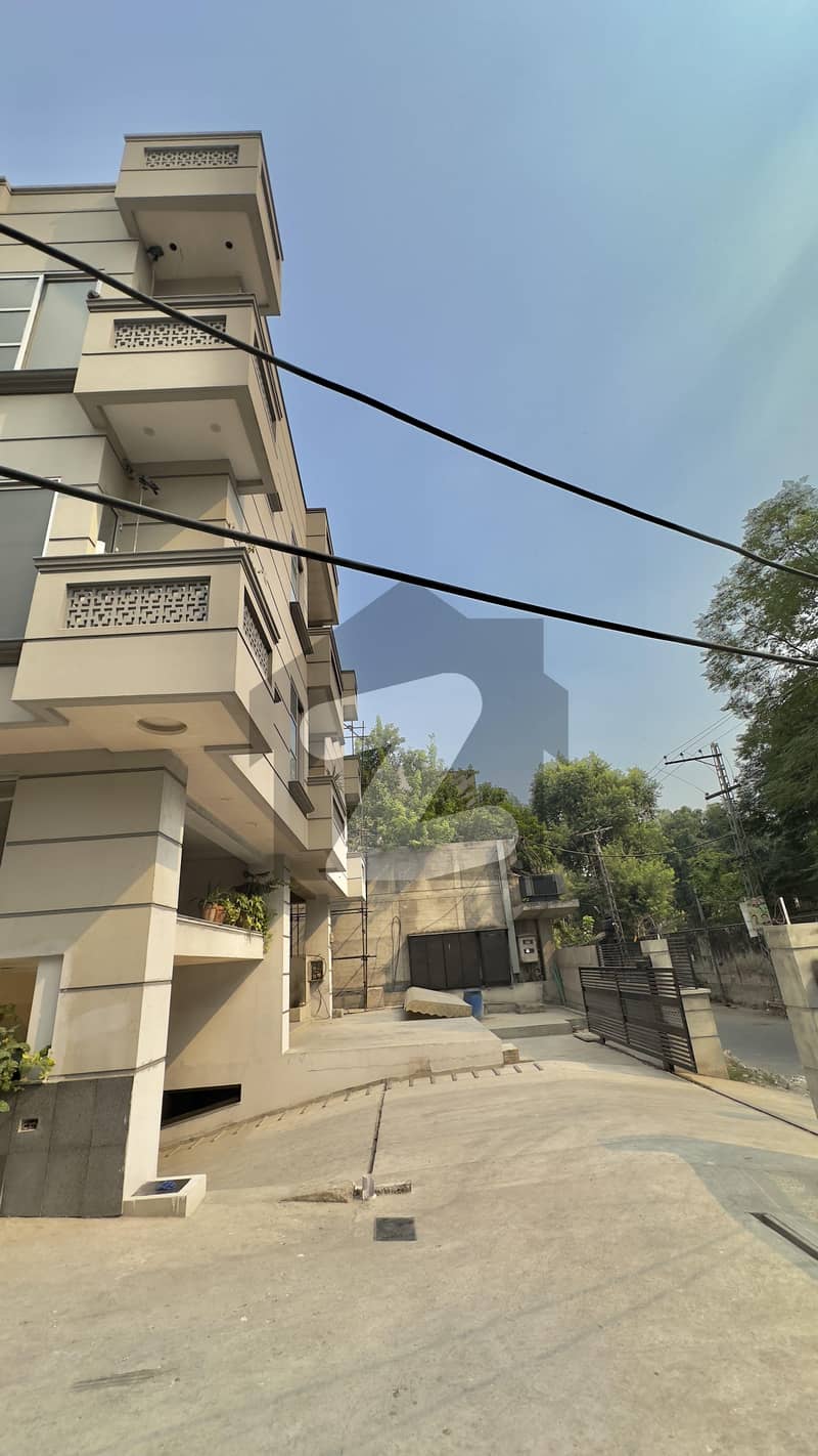 Luxury Apartment Available Luxury Apartment Available