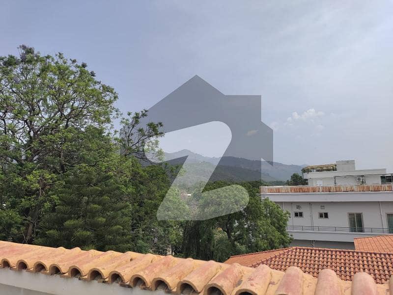 E-7 1000 Sqyd Margalla Facing house for sale