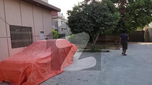 1000 Sq Yards Single Story Independent Bungalow For Office Use Available Near Main Shahrah E Faisal Beacon House School Lane