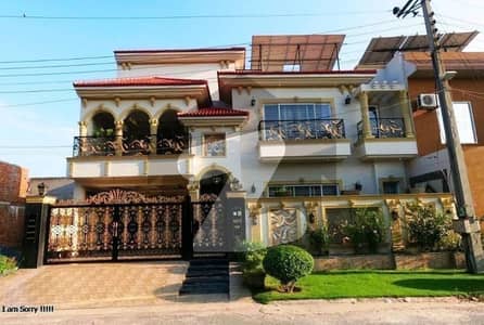 کینال گارڈن - ٹپ سیکٹر کینال گارڈن,لاہور میں 6 کمروں کا 11 مرلہ مکان 5.5 کروڑ میں برائے فروخت۔