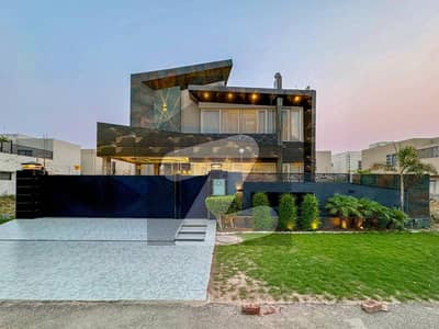 1 Kanal Top Quality Build Luxurious Beautiful Modern Design Villa With Basement For Sale In DHA Lahore Phase 7 Prime Location