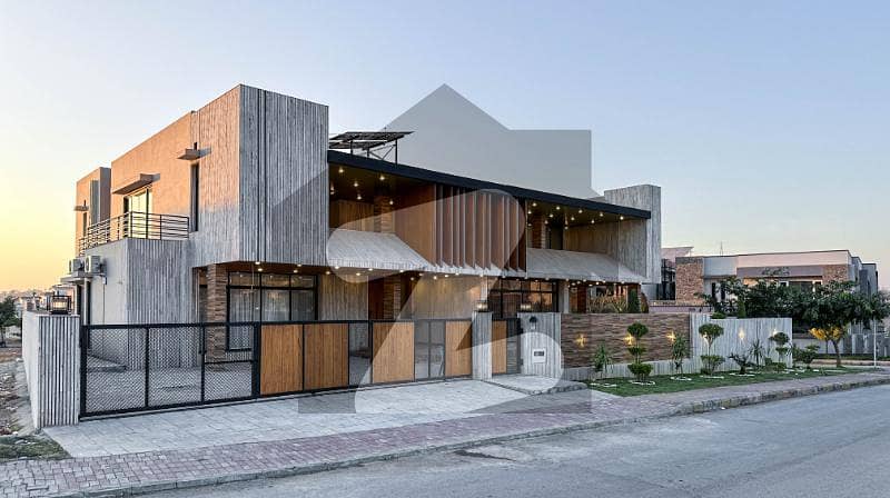 Luxurious Corner House With Two-Side Elevation Luxurious Corner House With Two-Side Elevation