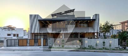 Luxurious Corner House With Two-Side Elevation