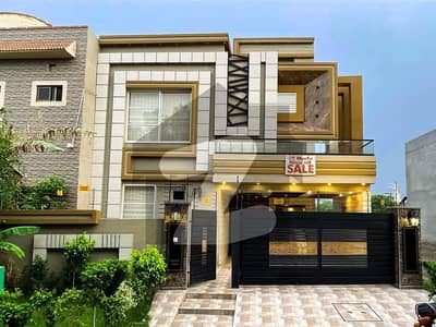 10 Marla Luxury House Is Available For Sale In Bahria Town Lahore