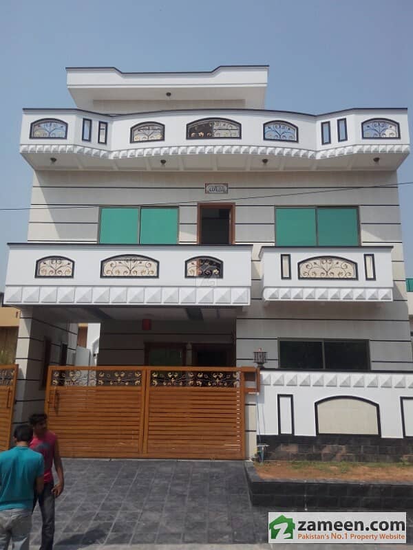G13-2 Newly built 30*60 1st entry sun facing double story house of 6 bed with servant room G13-2 Newly built 30*60 1st entry sun facing double story house of 6 bed with servant room