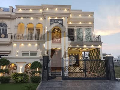 ڈی سی کالونی - مہران بلاک ڈی سی کالونی,گوجرانوالہ میں 5 کمروں کا 10 مرلہ مکان 4.75 کروڑ میں برائے فروخت۔