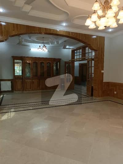 ایف ۔ 11 اسلام آباد میں 3 کمروں کا 1 کنال زیریں پورشن 1.8 لاکھ میں کرایہ پر دستیاب ہے۔