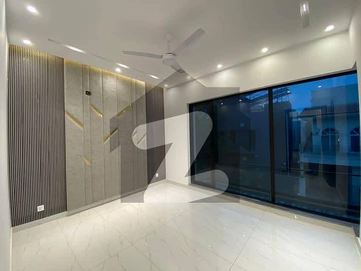 5 Marla Beautiful House Available For Rent 5 Marla Beautiful House Available For Rent
