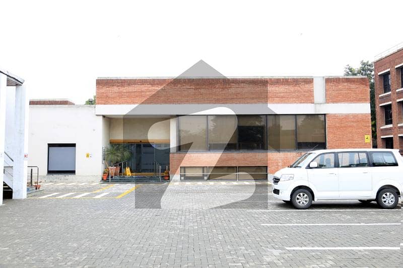 COMMERCIAL BUILDING FOR RENT