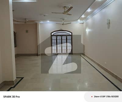 نارتھ ناظم آباد ۔ بلاک این نارتھ ناظم آباد,کراچی میں 3 کمروں کا 1 کنال بالائی پورشن 1.5 لاکھ میں کرایہ پر دستیاب ہے۔