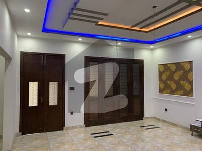 نواب ٹاؤن لاہور میں 2 کمروں کا 10 مرلہ زیریں پورشن 65.0 ہزار میں کرایہ پر دستیاب ہے۔