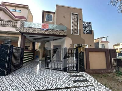 ڈی ایچ اے 11 رہبر فیز 1 ڈی ایچ اے 11 رہبر,لاہور میں 5 کمروں کا 8 مرلہ مکان 3.5 کروڑ میں برائے فروخت۔