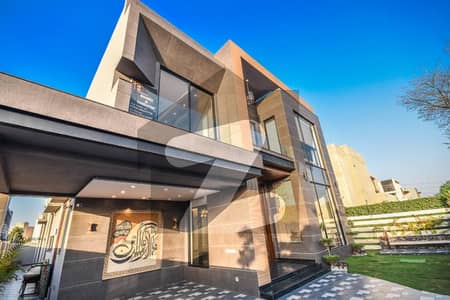 5-Marla Corner Near Huge Park Top Notch Eye Catching Luxury Villa For RENT In DHA