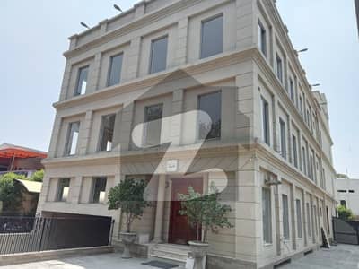 گلبرگ لاہور میں 8 کمروں کا 2 کنال مکان 15.5 لاکھ میں کرایہ پر دستیاب ہے۔