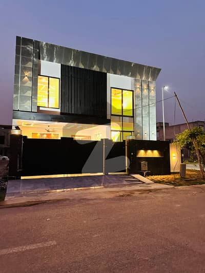 12 Marla Ultra Modern Beautiful Brand New Corner House