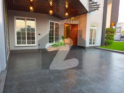 18.5 Marla Beautiful Designer House Corner Double Gate, 4 Bedrooms