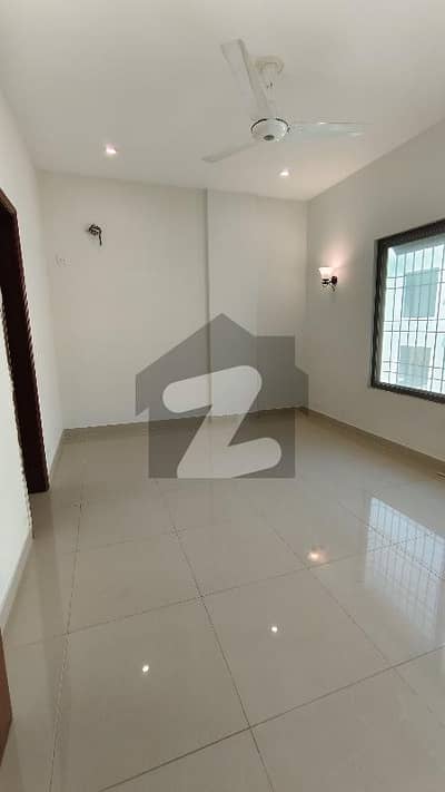 Almost New Full Floor 4 Beds 2000 Square Feet Luxury Apartment With Lift For Sale Dha Phase 6 Ittehad Commercial Mutations Complete