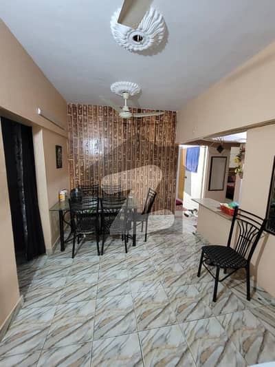 گلستانِِ جوہر ۔ بلاک 14 گلستانِ جوہر,کراچی میں 3 کمروں کا 6 مرلہ فلیٹ 1.3 کروڑ میں برائے فروخت۔