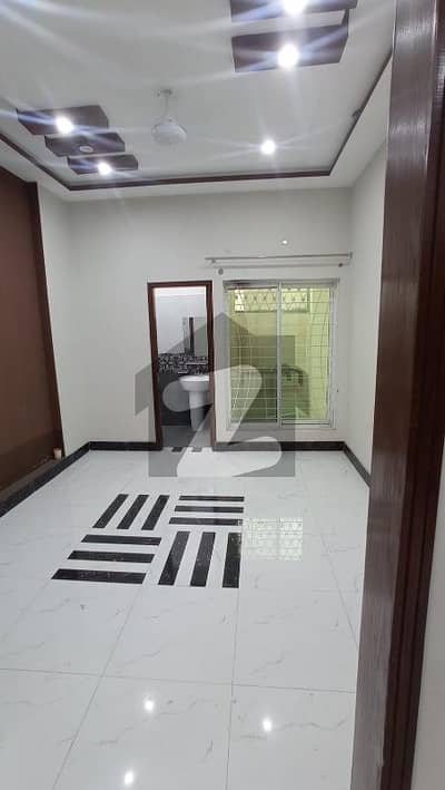 3 MARLA UPPER PORTION AVAILABLE FOR RENT.