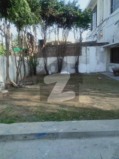 Gulberg Commercial Paid Plot Hot Location