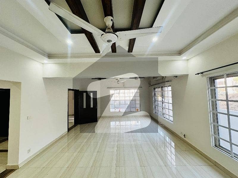 ڈی ایچ اے ڈیفینس فیز 2 ڈی ایچ اے ڈیفینس,اسلام آباد میں 3 کمروں کا 1 کنال زیریں پورشن 1.75 لاکھ میں کرایہ پر دستیاب ہے۔