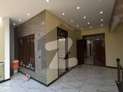 نارتھ ناظم آباد ۔ بلاک ایل نارتھ ناظم آباد,کراچی میں 6 کمروں کا 9 مرلہ مکان 8.6 کروڑ میں برائے فروخت۔