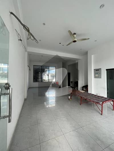 SHOP FOR RENT IN ZULFIQAR COMM PHASE 8. PRIME LOCATION.