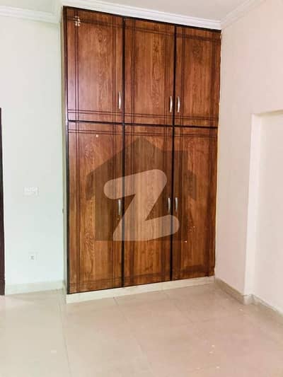 240 Yard Upper Portion 3 Bedrooms Drawing Lounge Kitchen . With Beautiful Location Near National Stadium AOHS
