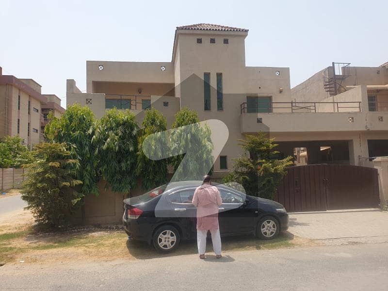 10 Marla 5 Bedrooms House Fully Tiled Askari-10 Lahore