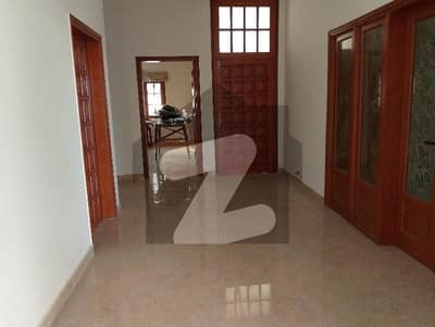 ڈی ایچ اے فیز 5 ڈی ایچ اے ڈیفینس,کراچی میں 4 کمروں کا 2 کنال بالائی پورشن 3.0 لاکھ میں کرایہ پر دستیاب ہے۔