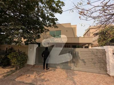 20-Marla Full House for Rent in DHA Ph-3 Y Block Lahore Owner Built House.