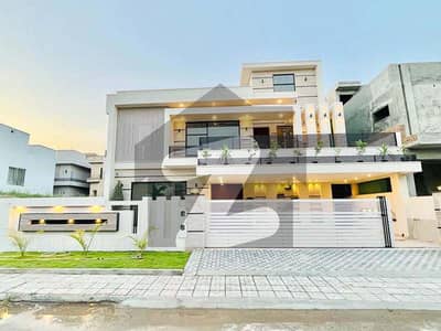 1 Kanal Well Designed House For Sale In DHA-2 1 Kanal Well Designed House For Sale In DHA-2