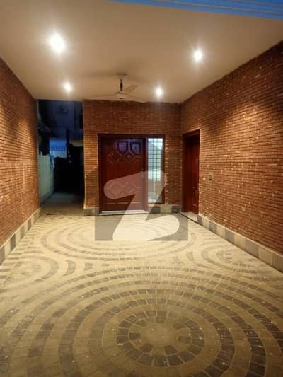 1 KANAL UPPER PORTION AVAILABLE FOR RENT.